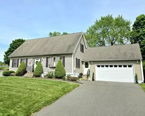 86 Knollwood Cir, Holyoke, MA 01040