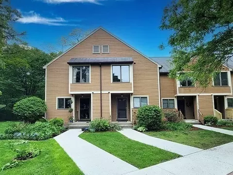 575 Bridge Rd #11-2, Northampton, MA 01060