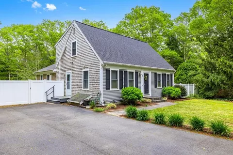 19 Katian Way, Mashpee, MA 02649 photo 2