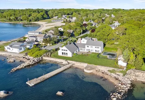 124 William St, Dartmouth, MA 02748