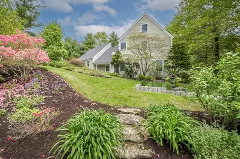 14 Parsons Hill Rd, Wenham, MA 01984