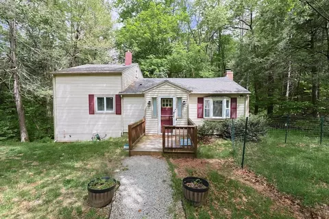 47 Leno Rd, Holland, MA 01521