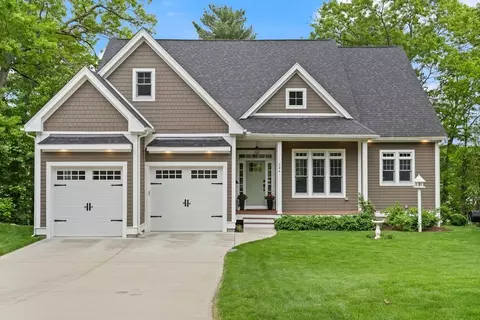 246 Forest Grv, Wrentham, MA 02093