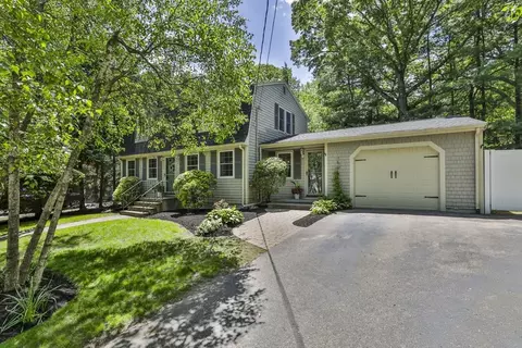 1 Columbine Rd, Milton, MA 02186