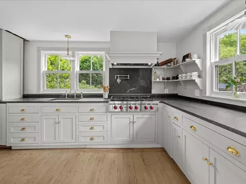 131 Cedar St, Middleboro, MA 02346