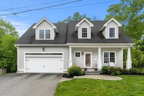 60 Phillips Ct, North Andover, MA 01845