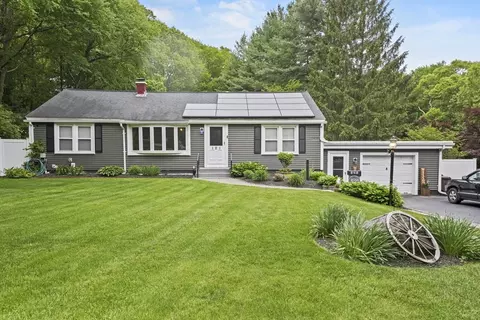 121 Rockland Rd, Auburn, MA 01501