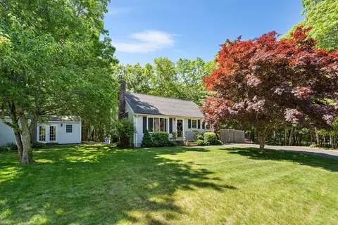 81 Davids Way, Taunton, MA 02718