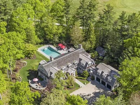 16 Pine Ridge Dr, Mattapoisett, MA 02739