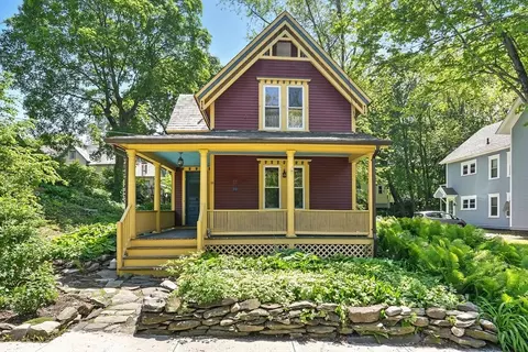 10 Walnut St, Greenfield, MA 01301