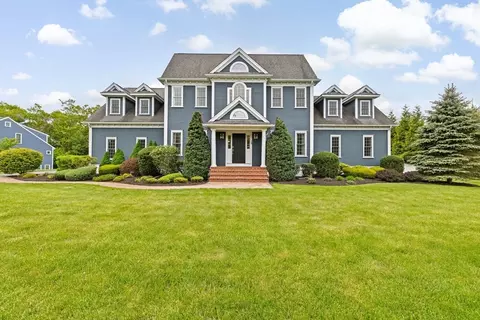 15 Henrys Ln, Norwell, MA 02061