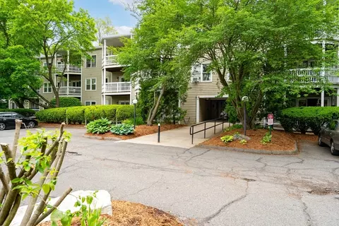 23 Randolph Pl #301, Northampton, MA 01060