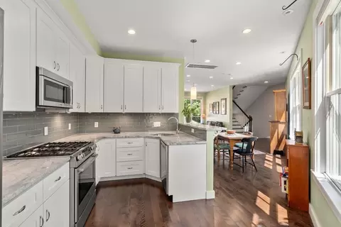 370 Beech St #2, Roslindale, MA 02131