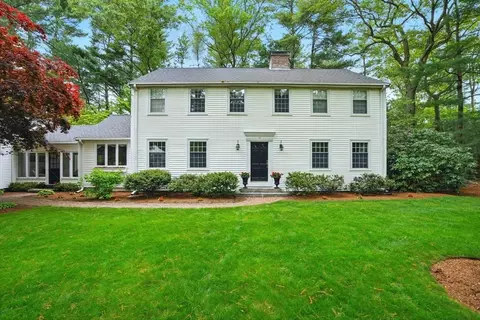 19 Flint Locke Dr, Duxbury, MA 02332