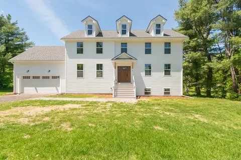 12 Willow St, Pepperell, MA 01463