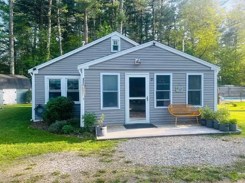 2 Sherwood Forest Ave, Middleboro, MA 02346