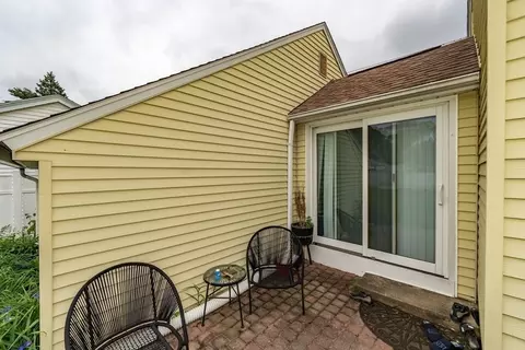 276 Oak St, Springfield, MA 01151 photo 10