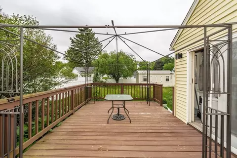 276 Oak St, Springfield, MA 01151 photo 9