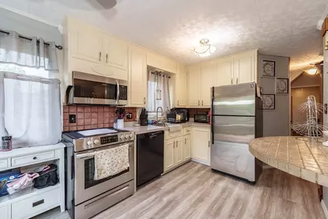 276 Oak St, Springfield, MA 01151 photo 24