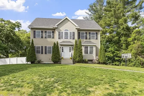 18 Railroad Ave, Wilmington, MA 01887