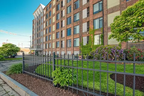 147 Centre St #201, Brockton, MA 02302