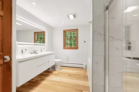 Bath - 15 Youngs Rd, Gloucester, MA 01930 photo 3 of 4