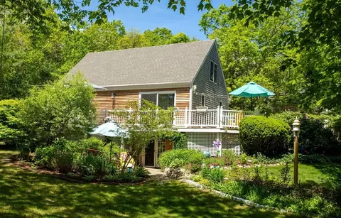 2 Wildwood Rd, Plymouth, MA 02360