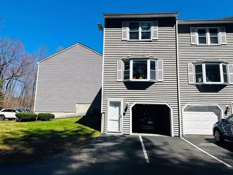 95 Tennis Plaza Rd #23, Dracut, MA 01826