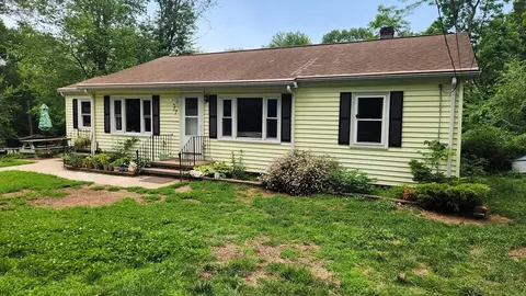 77 Chestnut Hill Rd, Millville, MA 01529