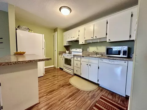 14 Mayberry Dr # -B, Westborough, MA 01581