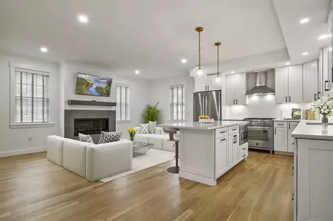 140 Main St #E, Amesbury, MA 01913