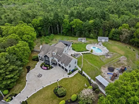 4 Lantern Ln, Lakeville, MA 02347