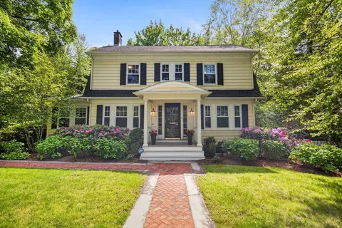 19 Whittier Rd, Wellesley, MA 02481