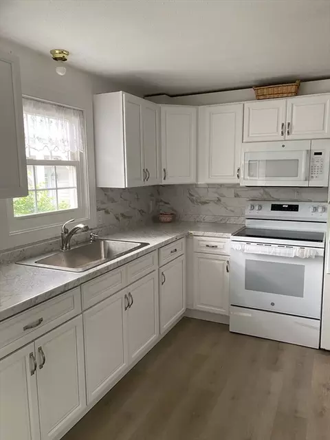 11 Chestnut St #2, Dudley, MA 01571