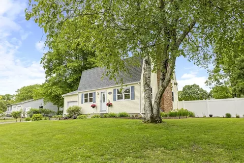 6 Hannum Brook Dr, Easthampton, MA 01027