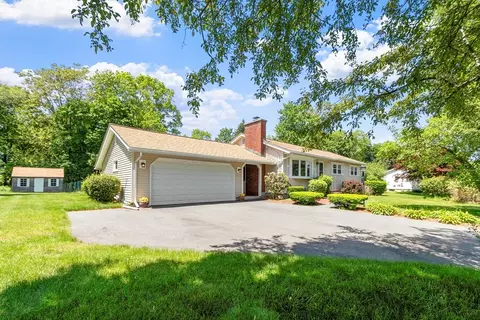 7 Gail St, Chelmsford, MA 01824