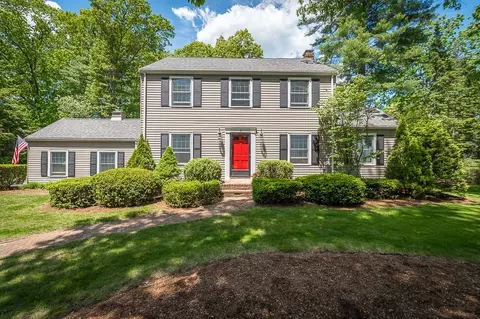 3 Tally Ho Dr, Hamilton, MA 01982