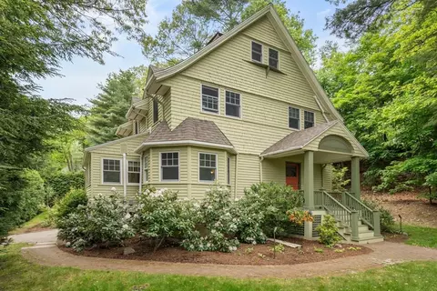 787 Chestnut St, Waban, MA 02468