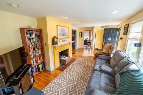 9 Parkman Rd, Reading, MA 01867 photo 4