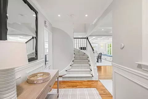 53 Windsor Rd, Wellesley, MA 02481 photo 3