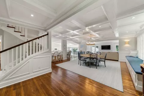 53 Windsor Rd, Wellesley, MA 02481 photo 4