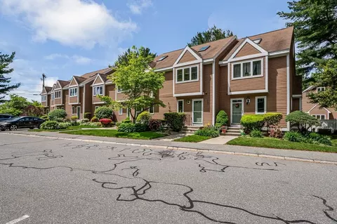 2 Steeplechase Ct #2, Haverhill, MA 01832