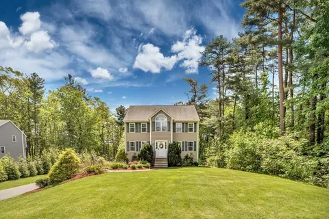 3 White Tail Dr, Tyngsborough, MA 01879
