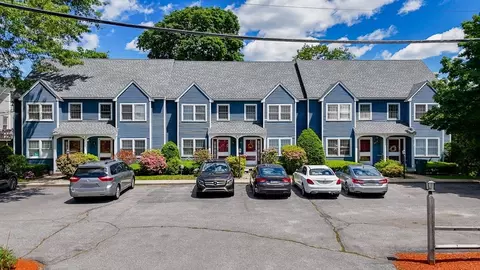 68 Dover St #4, Lowell, MA 01851