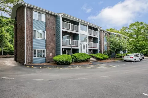 10 Woodcrest Ct #6, Weymouth, MA 02190