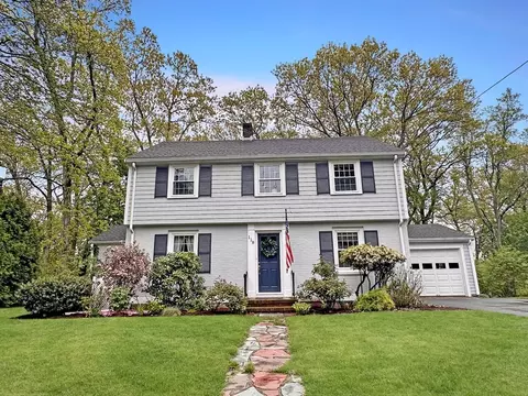 118 Academy Ave, Weymouth, MA 02188
