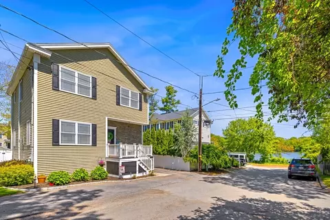 36 Lockwood Rd, Lynnfield, MA 01940