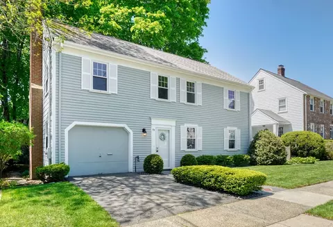 88 Hesseltine Ave, Melrose, MA 02176