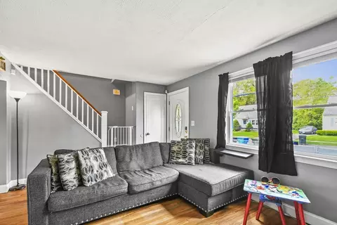 265 Pheland St, Springfield, MA 01109 photo 3