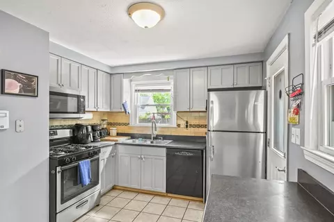 265 Pheland St, Springfield, MA 01109 photo 6